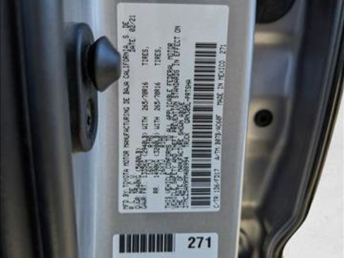 Certified 2021 Toyota Tacoma TRD Off-Road image 23