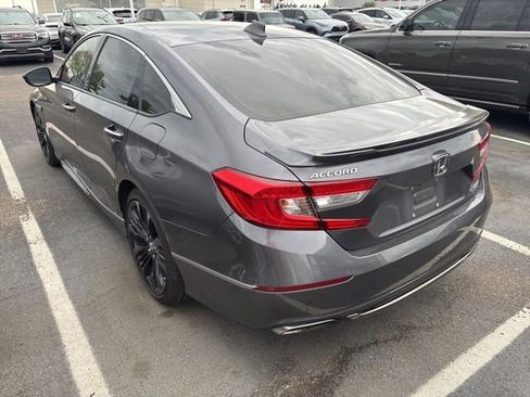 Used 2018 Honda Accord Touring image 4
