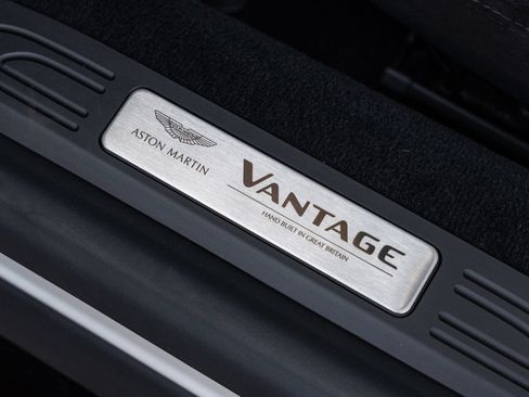 Used 2023 Aston Martin V8 Vantage Roadster RWD image 29