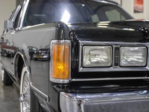 Used 1989 Lincoln Town Car Signature image 31