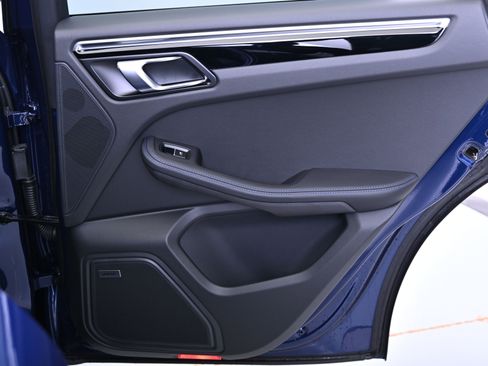 Certified 2025 Porsche Macan image 20