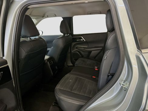 Used 2024 Mitsubishi Outlander SE image 29