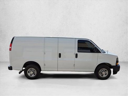 Used 2019 Chevrolet Express 2500 RWD image 4