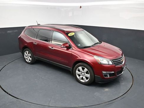 Used 2017 Chevrolet Traverse LT w/ Style and Technology Package FWD image 33