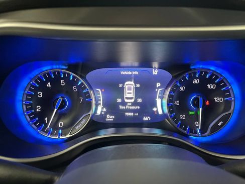 Used 2023 Chrysler Pacifica Touring-L FWD image 23