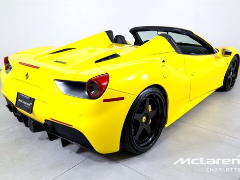 Used 2017 Ferrari 488 Spider RWD image 9