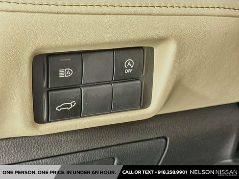Used 2024 Toyota Highlander XLE FWD image 10