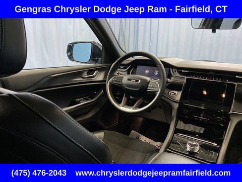 Certified 2025 Jeep Grand Cherokee Altitude AWD/4WD image 37