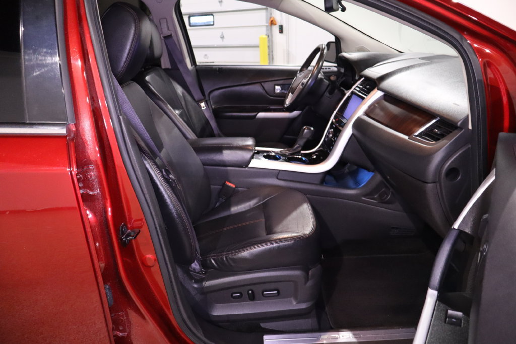 Used 2013 Ford Edge Limited FWD image 30