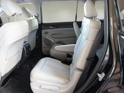 Used 2023 Jeep Grand Cherokee L Overland image 14