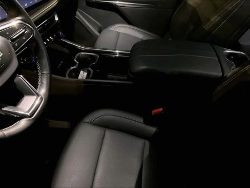 Certified 2025 Chevrolet Traverse LT image 20