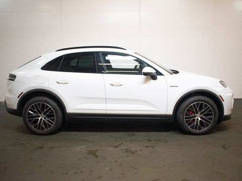 Used 2025 Porsche Macan 4S Electric image 11