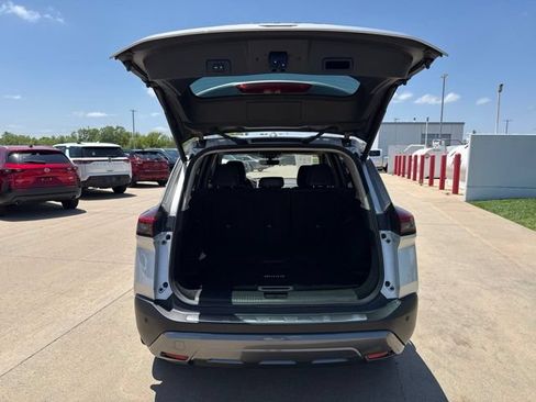Used 2023 Nissan Rogue SL w/ SL Premium Package FWD image 9