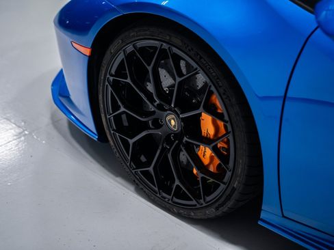 Used 2021 Lamborghini Huracan EVO RWD image 30