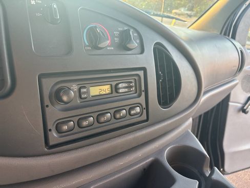 Used 2001 Ford E-250 and Econoline 250 image 14