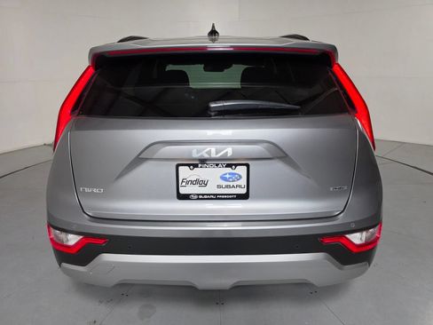 Used 2024 Kia Niro EX w/ EX Cold Weather Package FWD image 4