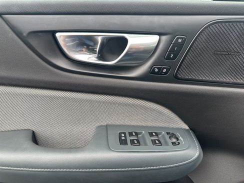 Used 2021 Volvo S60 T8 R-Design image 8