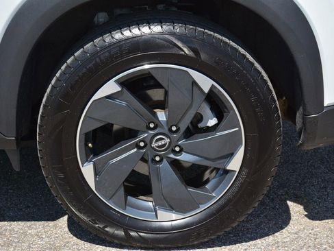 Used 2024 Nissan Rogue SV AWD/4WD image 33