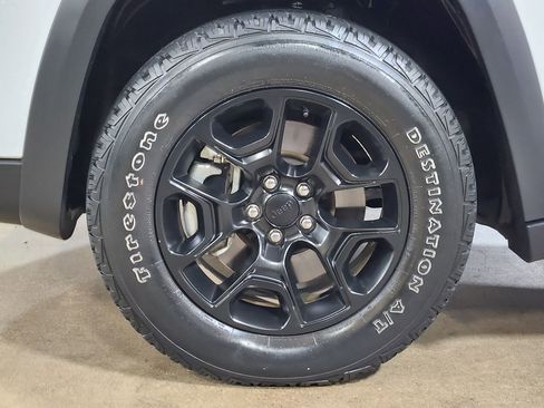 Used 2022 Jeep Cherokee Latitude w/ Sun & Sound Group image 26