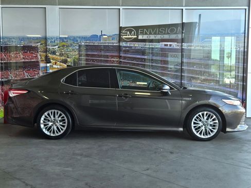 Used 2018 Toyota Camry XLE w/ Audio Package image 4