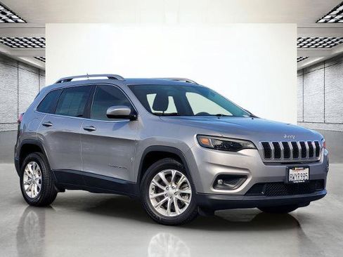 Used 2019 Jeep Cherokee Latitude w/ Popular Appearance Group FWD image 2