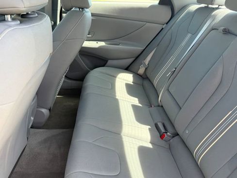 Used 2025 Hyundai Elantra SEL image 28