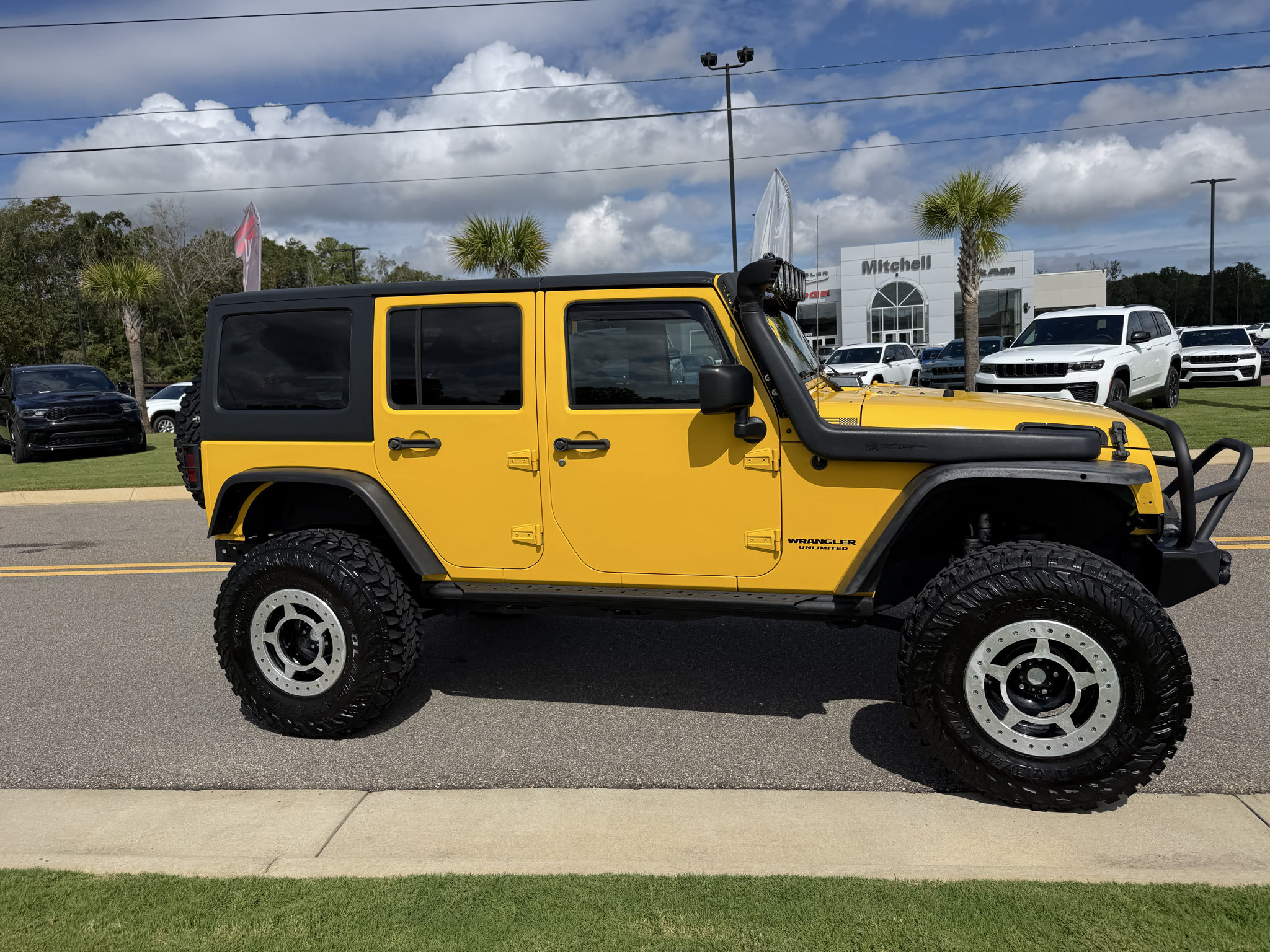 Used 2015 Jeep Wrangler Unlimited Rubicon w/ Dual Top Group AWD/4WD image 2