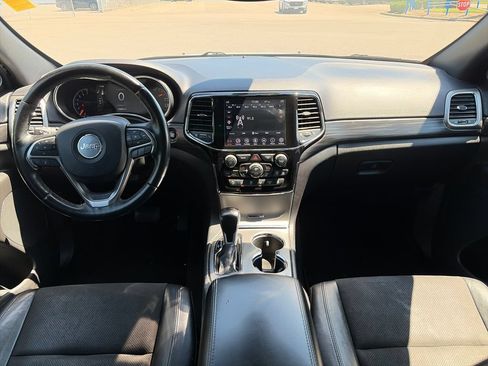 Used 2020 Jeep Grand Cherokee Altitude RWD image 12