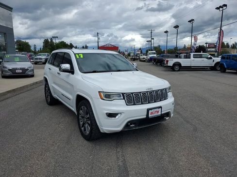 Used 2017 Jeep Grand Cherokee Overland AWD/4WD image 4