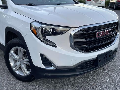 Used 2021 GMC Terrain SLE w/ Driver Convenience Package image 8