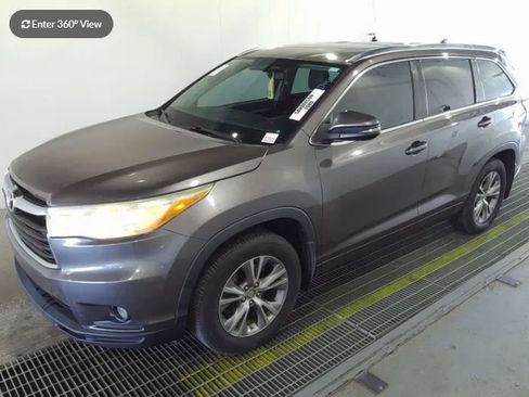 Used 2014 Toyota Highlander XLE AWD/4WD image 1
