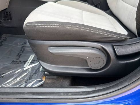 Used 2024 Hyundai Venue SEL FWD image 19