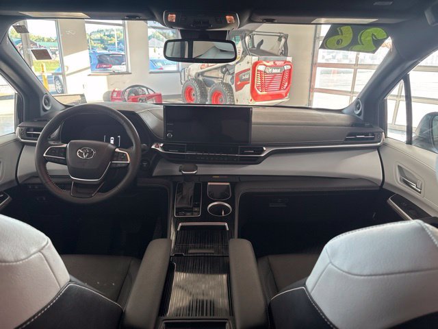Used 2026 Toyota Sienna AWD image 28