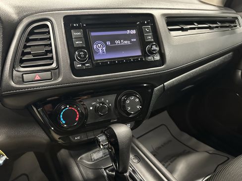 Used 2019 Honda HR-V LX image 11