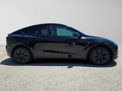 Used 2025 Tesla Model Y Long Range AWD/4WD image 2