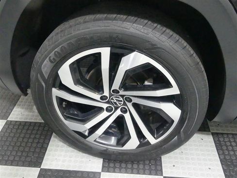 Used 2022 Volkswagen Atlas SEL AWD/4WD image 17