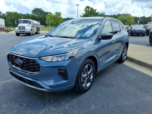 Used 2023 Ford Escape ST-Line w/ Tech Pack #1 FWD image 3