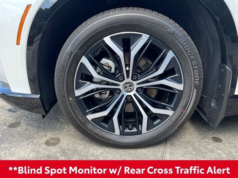 Used 2025 Toyota Crown Signia AWD/4WD image 4