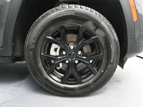 Used 2024 Jeep Grand Cherokee Altitude AWD/4WD image 17