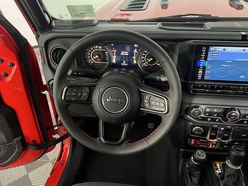 Certified 2024 Jeep Gladiator Rubicon w/ Technology Group image 15