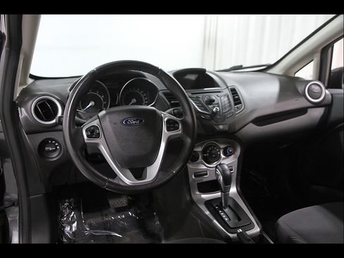 Used 2015 Ford Fiesta SE FWD image 5
