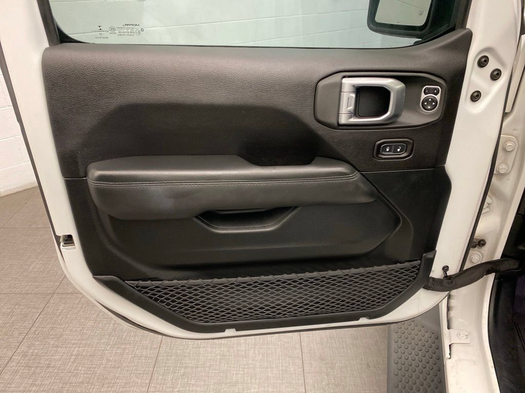 Used 2019 Jeep Wrangler Unlimited Sahara AWD/4WD image 20