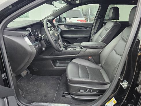 Certified 2025 Cadillac XT5 Premium Luxury image 4