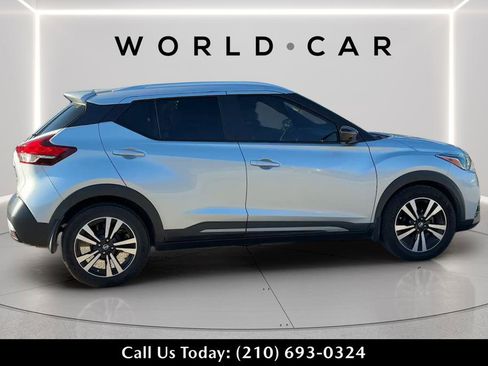 Used 2019 Nissan Kicks SR w/ SR Premium Package FWD image 8
