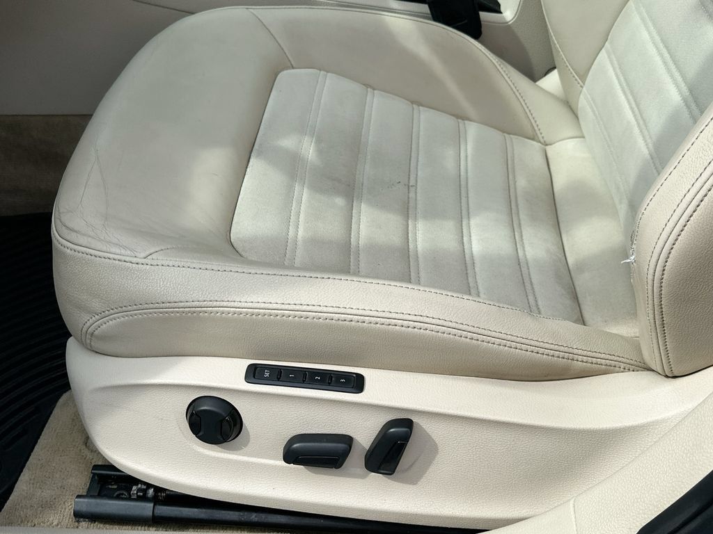 Used 2013 Volkswagen Passat TDI SEL Premium FWD image 9