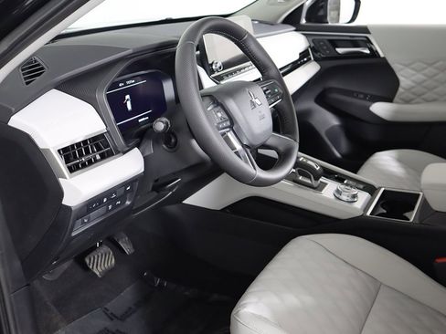 New 2025 Mitsubishi Outlander SEL image 29