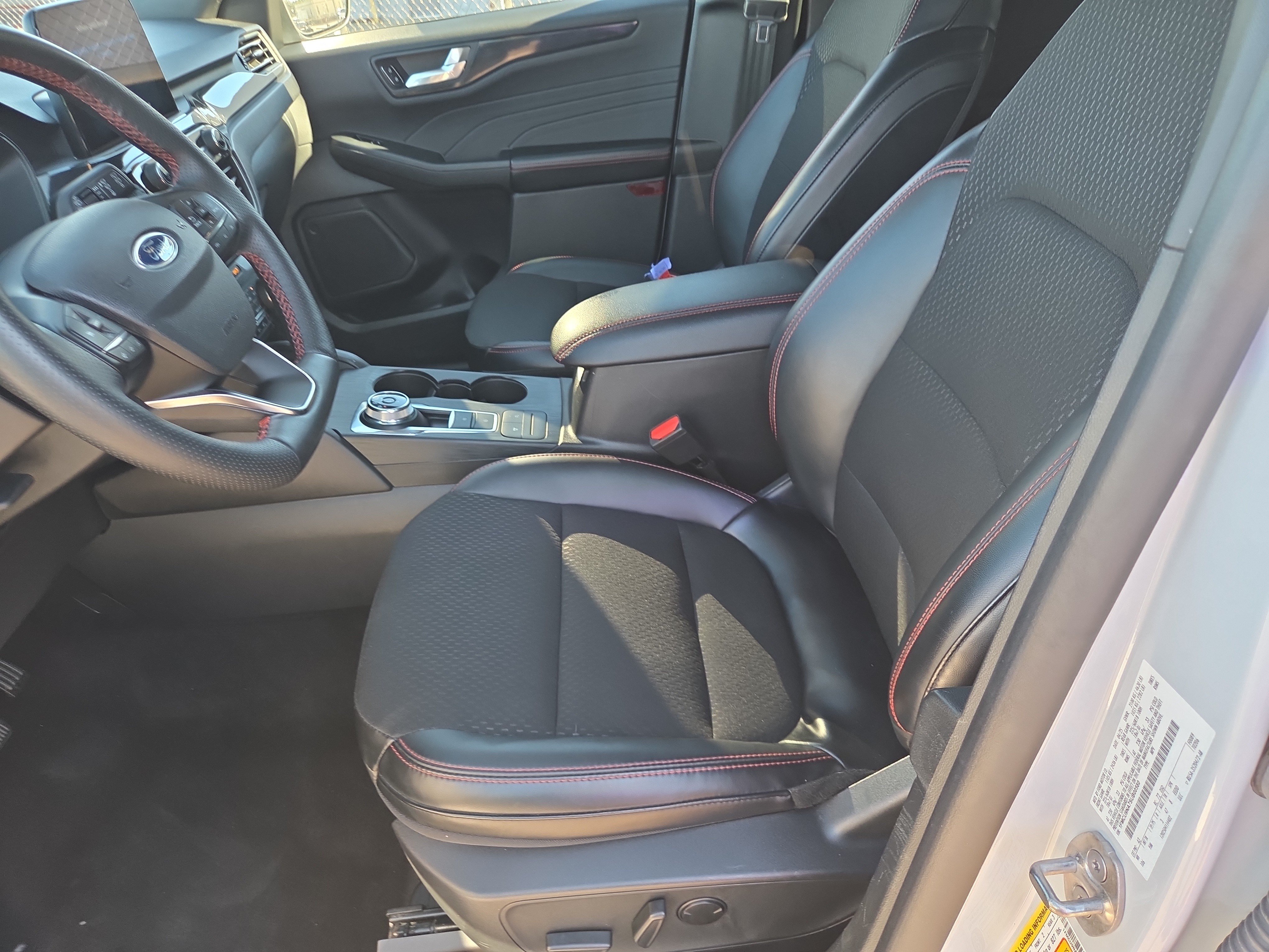 Used 2025 Ford Escape ST-Line Select AWD/4WD image 5