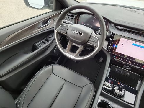 New 2026 Jeep Grand Cherokee Limited w/ Limited Altitude Package AWD/4WD image 16