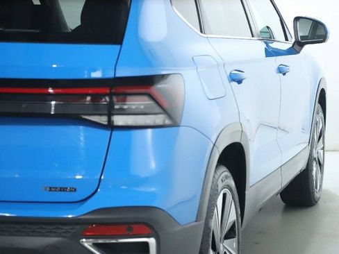 Used 2025 Volkswagen Taos SE image 47