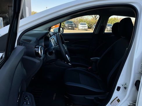 Used 2025 Nissan Versa SV image 10